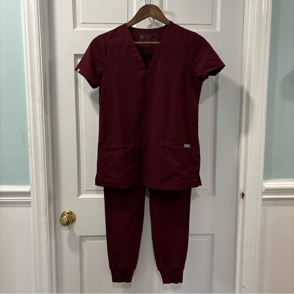 Figs Women’s Technical Collection Set Casma Top Jogger Pant XXS Burgundy Scrubs